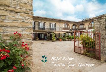 Agriturismo Tenuta San Giuseppe has Balcony rooms