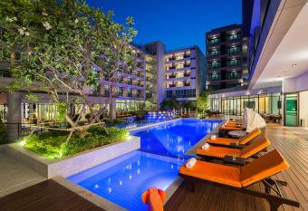J Inspired Hotel Pattaya - SHA Extra Plus allows 18 year olds to book a room