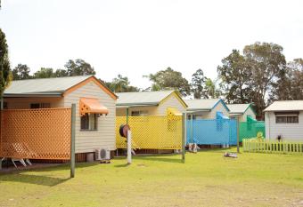BIG4 Breeze Holiday Parks - Rainbow Beach has Balcony rooms