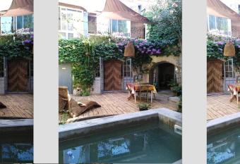 La Maison aux Oiseaux has Balcony rooms