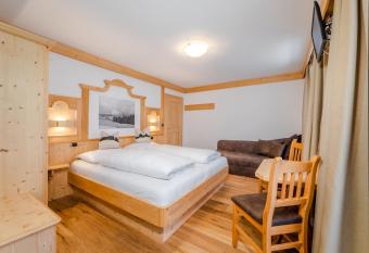 B&B Garni Marina allows 18 year olds to book a room