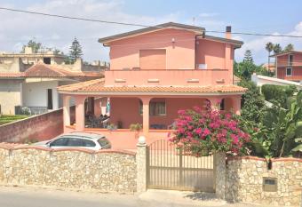 Villa Angela has Smoking/Balcony rooms