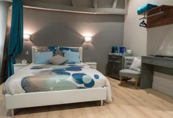 Les R  ves by Isa has Balcony rooms