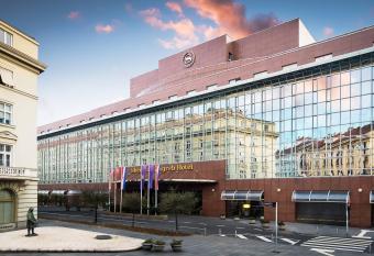 Sheraton Zagreb Hotel allows 18 year olds to book a room