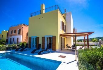 Villa Yellow has Smoking/Balcony rooms