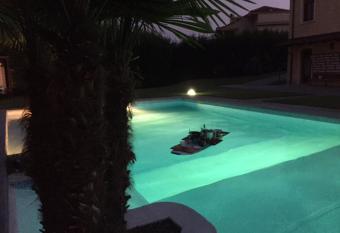 Villa 77 has rooms with a private hot tub