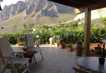 Villa Orizzonte has Balcony rooms