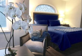 Hotel Breakers has Balcony rooms