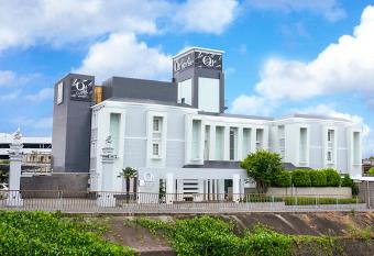 Hotel QT Senboku (Adult Only) allows 18 year olds to book a room