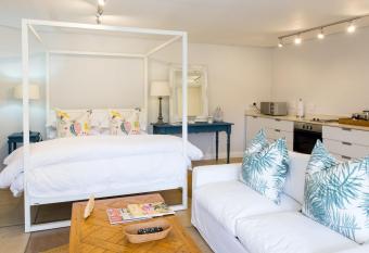 Lexden Guesthouse has rooms with a private hot tub