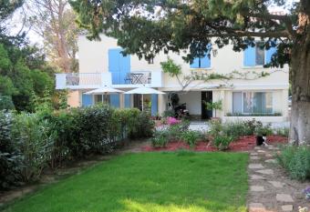 La Luberonne has Balcony rooms