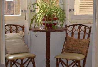 Maria Townhouse Heart of Victoria B&B allows 18 year olds to book a room