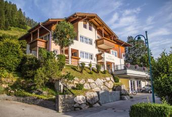 Ferienwohnung Salzburg has Balcony rooms