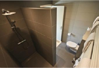 Hotel de modern allows 18 year olds to book a room