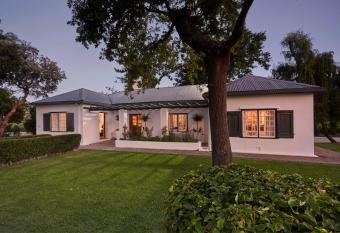 All  e Bleue Wine Estate allows 18 year olds to book a room