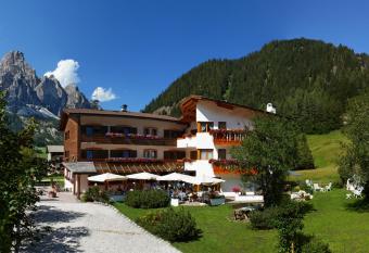 Garni Raetia has Balcony rooms