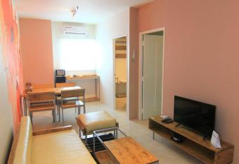 Queen Victoria Apartment Batam has rooms with a private hot tub