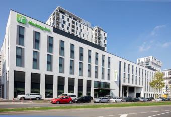 Holiday Inn D  sseldorf City     Toulouser Allee, an IHG Hotel allows 18 year olds to book a room