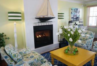 The Edgewater has Balcony rooms