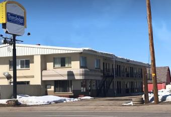 Travelodge by Wyndham Evanston has Smoking rooms