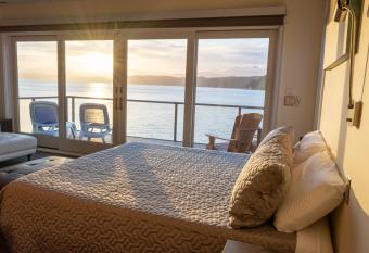 Luxury Lookout Hood Canal Vacation Rental has Balcony rooms