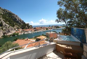 Hotel Villa Dvor has Balcony rooms