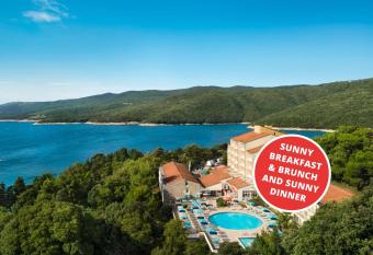 Miramar Sunny Hotel by Valamar has Balcony rooms