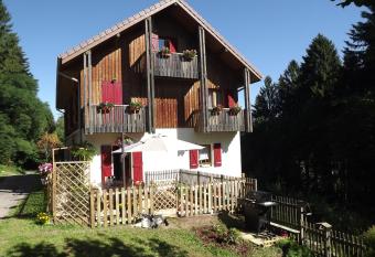 Le Haut Van has Balcony rooms