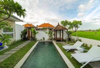 Anna villa 4 has rooms with a private hot tub