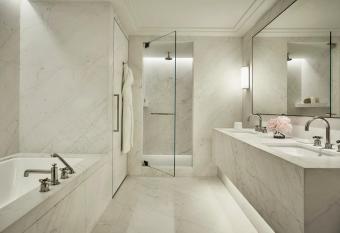 Four Seasons Hotel At The Surf Club has Smoking/Balcony rooms