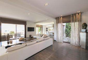 CasaGreek Komotini has Balcony rooms