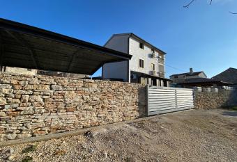 Apartment Sea has Balcony rooms