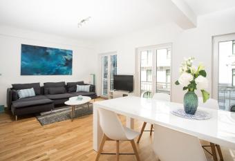 Victoria Apartments has Balcony rooms