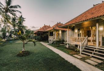 The Bridge Huts has Balcony rooms