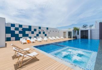 Sea Me Spring Tree Hotel has Balcony rooms