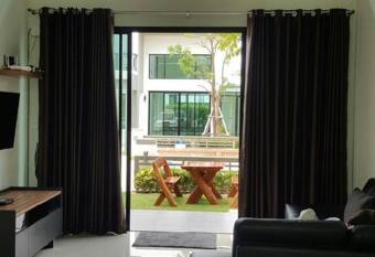 Shalom Casa Seaside Rayong has Balcony rooms