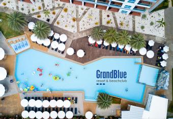 GrandBlue Resort & Beachclub has Balcony rooms