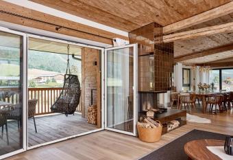 Kitzb  hel Lodge has Balcony rooms