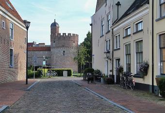 De Pelsertoren allows 18 year olds to book a room