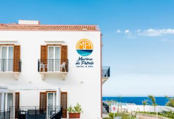 Marina di Petrolo Hotel & SPA allows 18 year olds to book a room