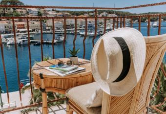 Hotel Apoksiomen has Balcony rooms