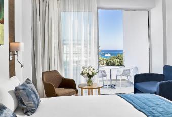 Gaia Sun N Blue Hotel allows 18 year olds to book a room