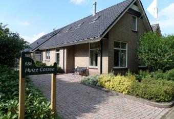 B&B Huize Cossee has Balcony rooms