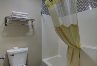 Westbridge Inn & Suites has rooms with a private hot tub