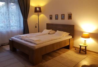 Zr  nyi 11 Apartments has Balcony rooms