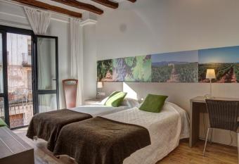 Hostal Agrobotiga 7 de Ribera has Balcony rooms