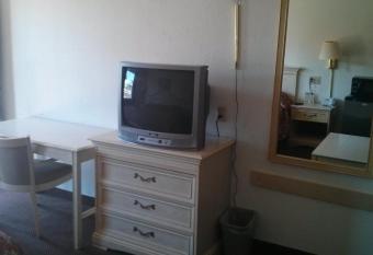 Quality Quarters Inn allows 18 year olds to book a room