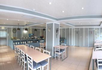 Wan Tai Hotel allows 18 year olds to book a room