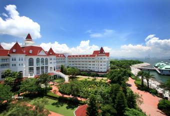 Hong Kong Disneyland Hotel has Balcony rooms