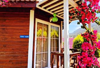 Ada Pansiyon Kara  z has Balcony rooms